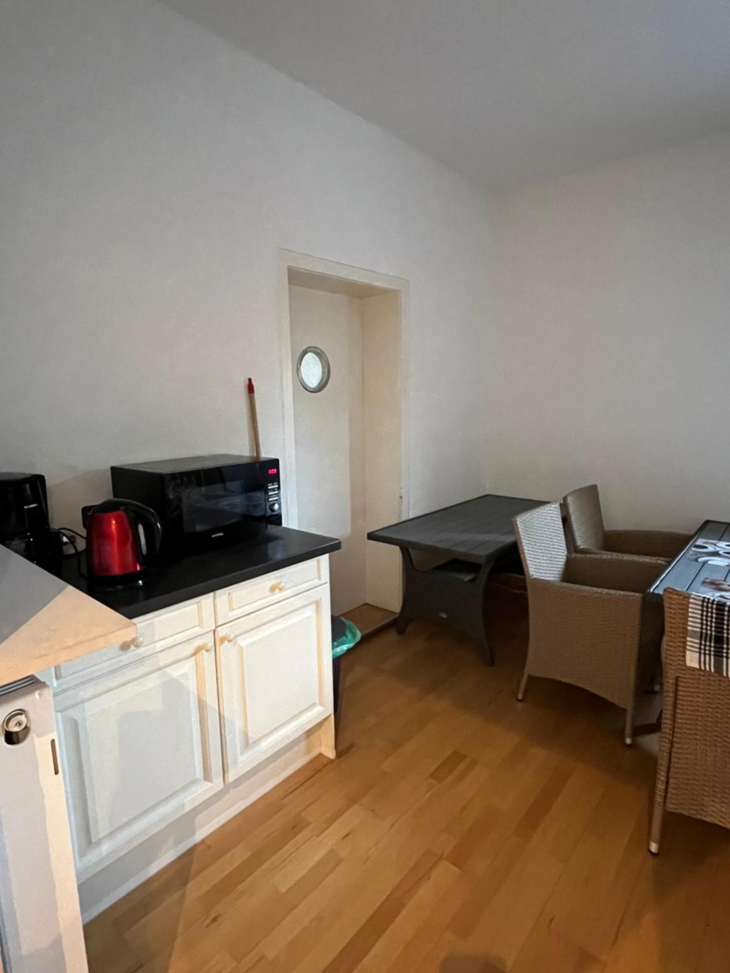 Doppelzimmer-Bad-Kuehlschrank-Tv-19 Meine Eksteriør bilde