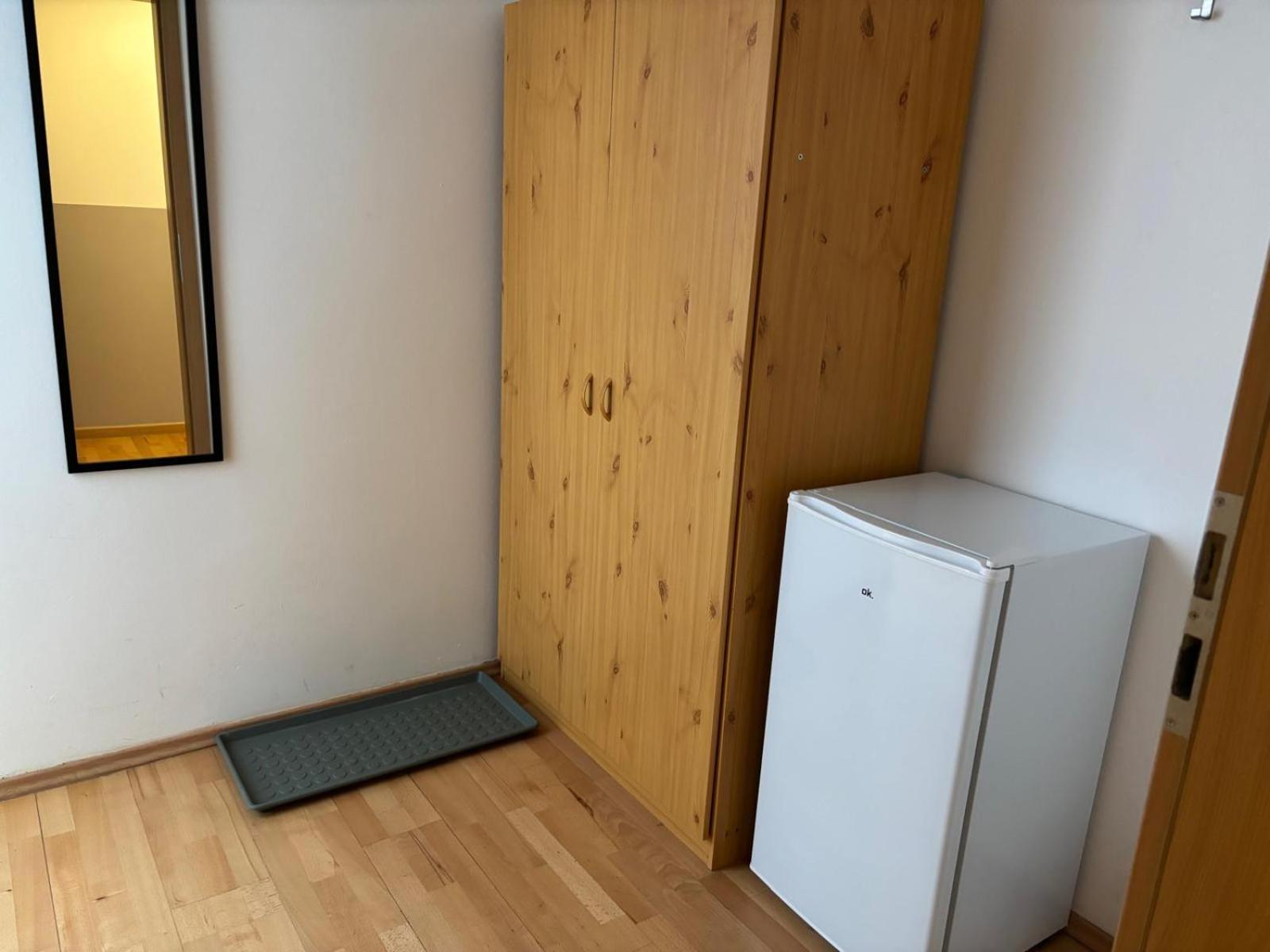 Doppelzimmer-Bad-Kuehlschrank-Tv-19 Meine Eksteriør bilde